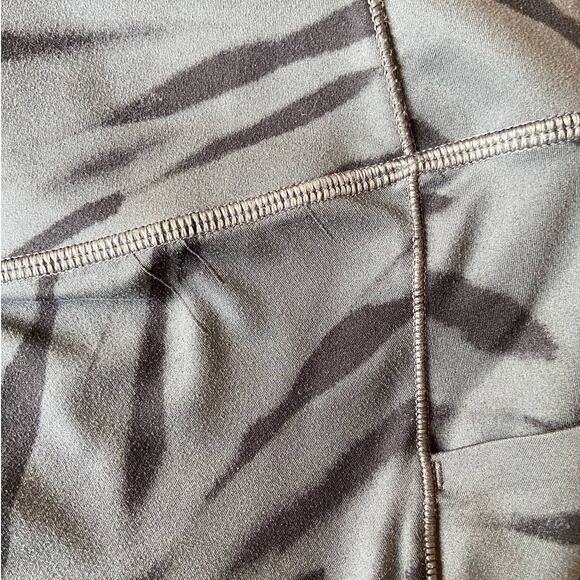 ATHLETA Salutation Stash Pocket II UPF 50+ Athletic Leggings 25" Gray Small - Picture 12 of 12